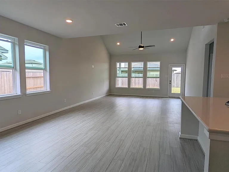18606 Albany Bay Ln — Photo 9