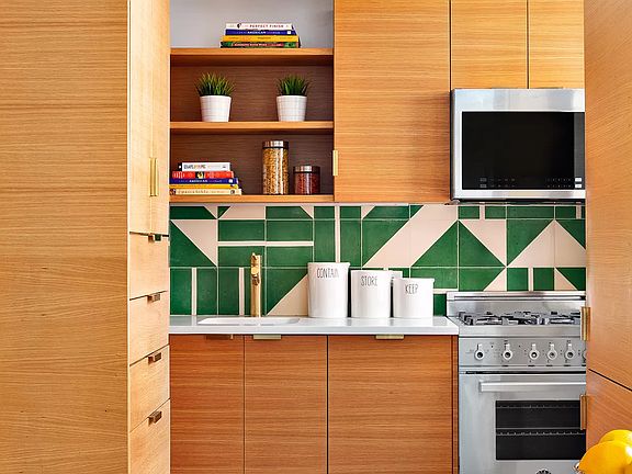 3rd image of 304 W 75th St #6BC
