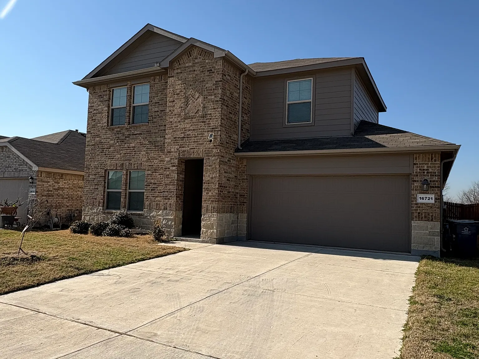 5 bed, 2772 sqft, $2,800 — Photo 2