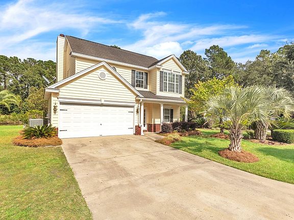 3rd image of 185 Oak Ridge Cir