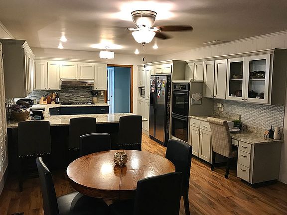 5th image of 1045 E Oaks Manor Dr