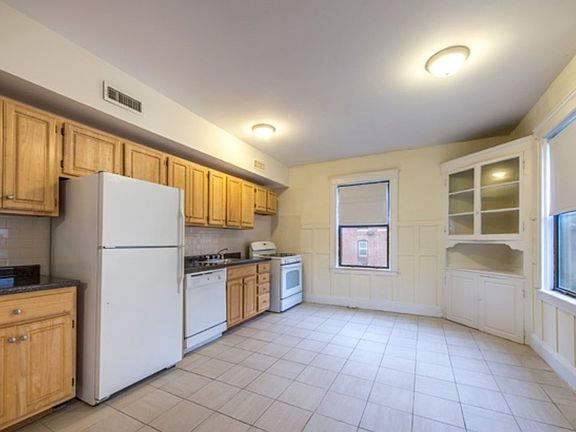 2nd image of 18 Hamilton Rd #4
