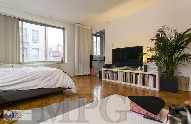 Rented by Metropolitan Property Group | media 25