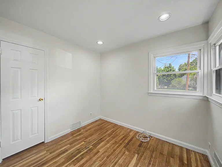 35-10 Lindsay Rd — Photo 15