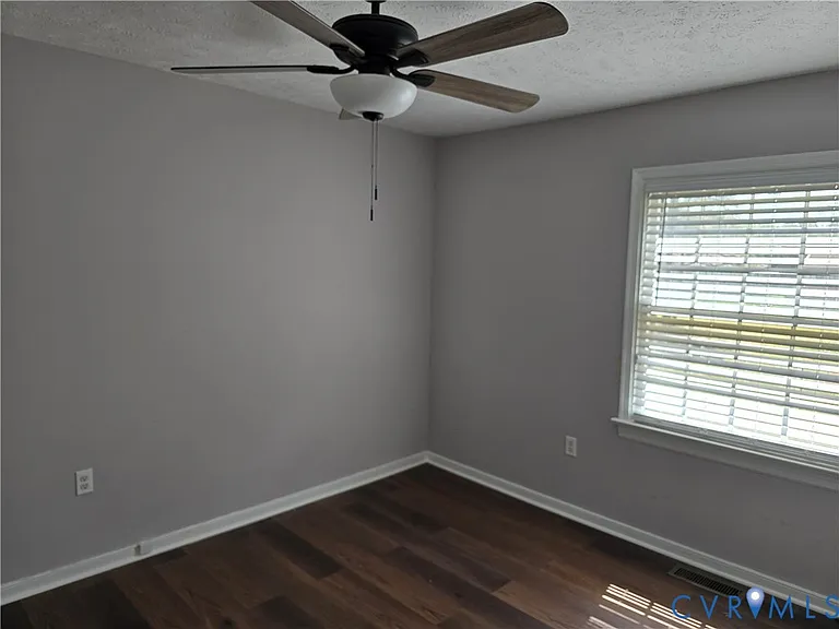 419 Airycrest Dr — Photo 16