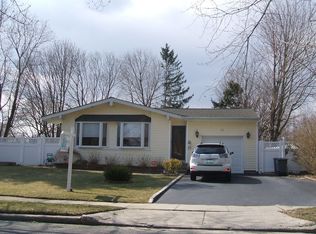 35 Hayrick Ln, Commack, NY 11725