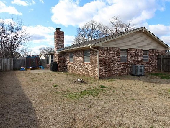 4th image of 1101 Holly Ct