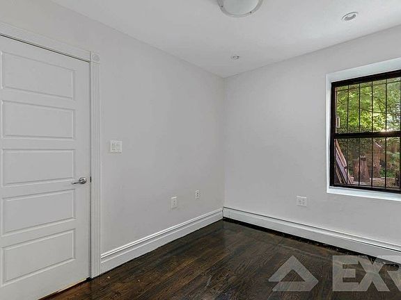 4th image of 369 Tompkins Ave APT 1
