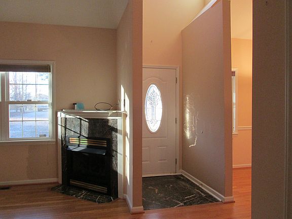 3rd image of 430 Delvin Ln