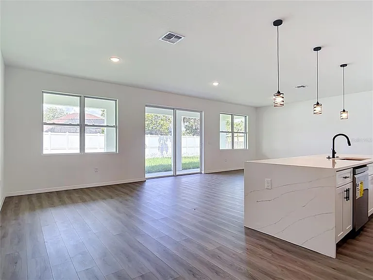 1081 McCrory St — Photo 11