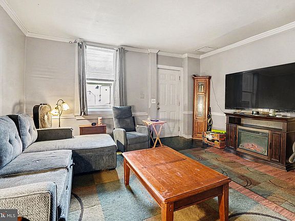 2nd image of 1329 Bartine St