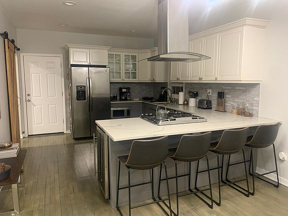 2nd image of 1656 W Olive Ave