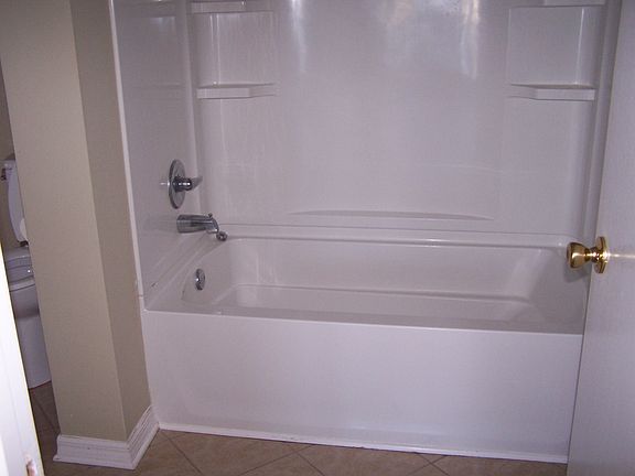 4th image of 914 Desoto Ave