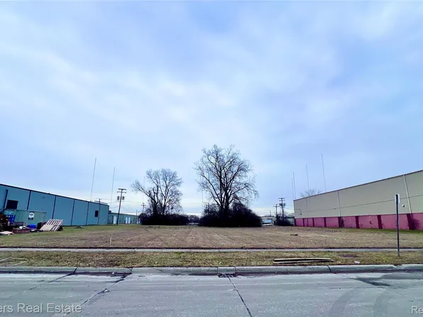 32660 Industrial Rd, Garden City, MI 48135