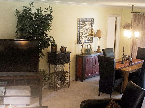 5th image of 8667 Hedgeway Dr