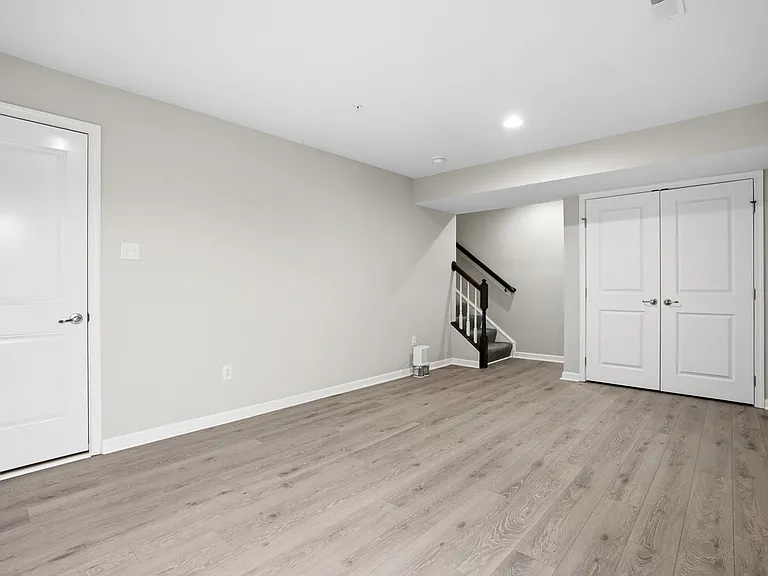 404 Aprilmae Way — Photo 32