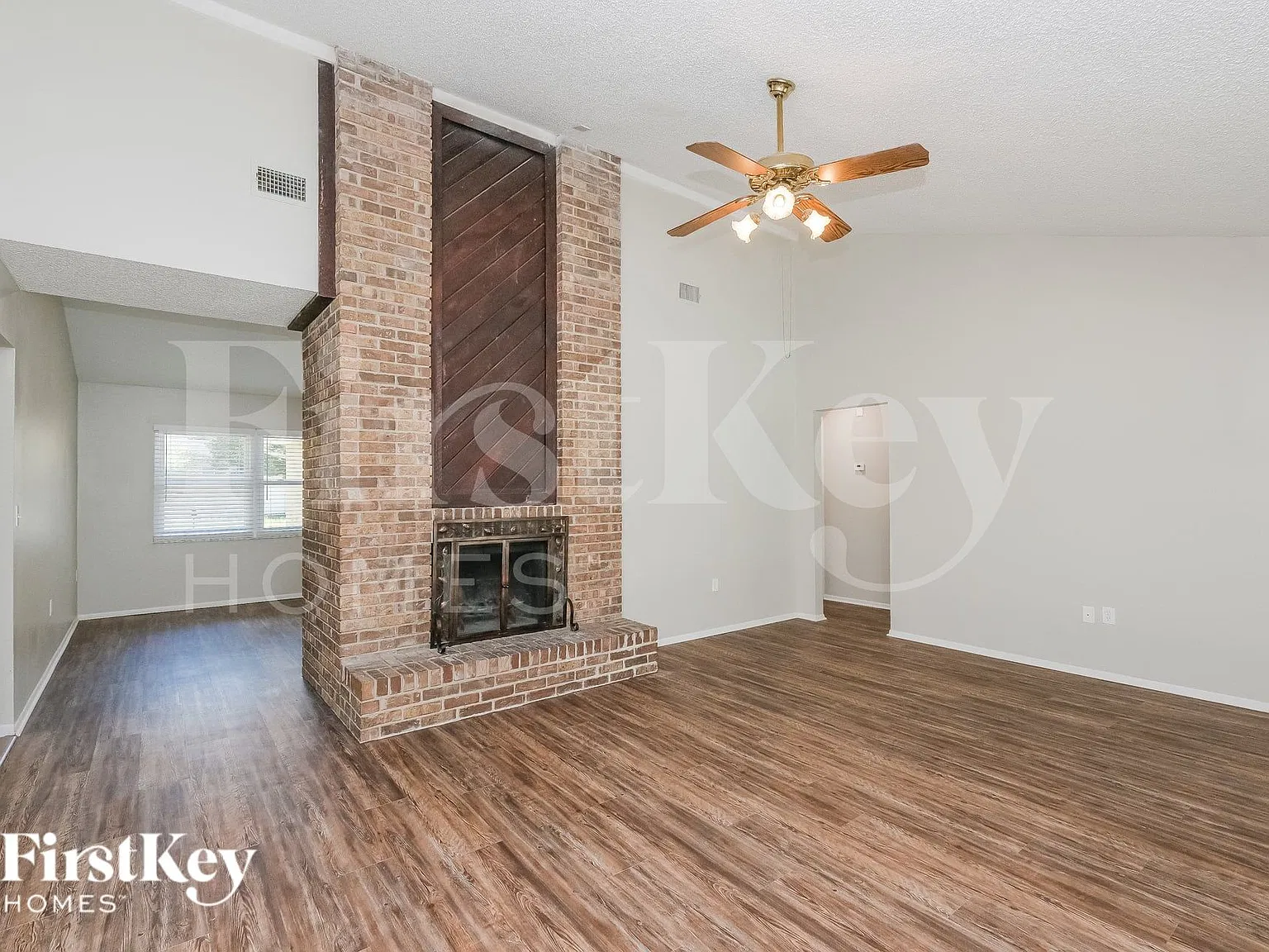 4 bed, 2.0 bath, 1550 sqft, $2,240 — Photo 2