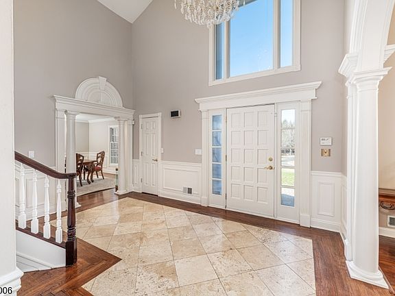 2nd image of 18 Kerby Ln