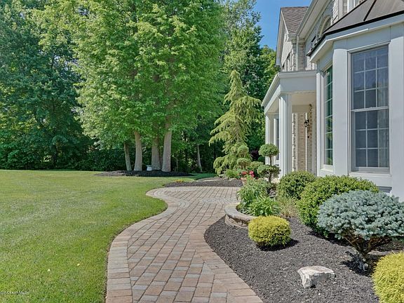 11 Risa Benjamin Way Freehold-large-008-