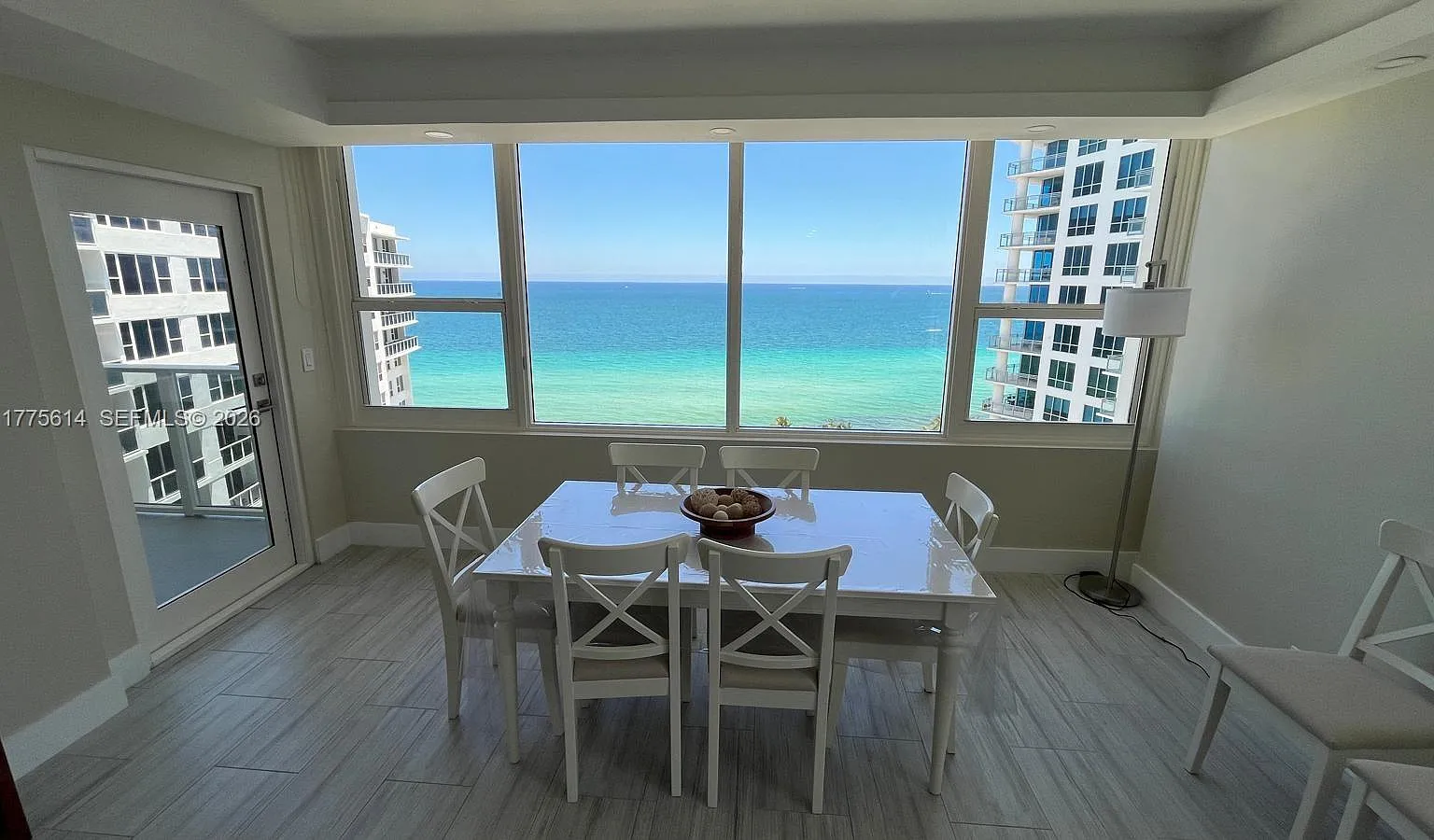 Alexander Towers Condo — Photo 1