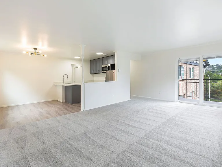 Barrett Apartments — Photo 52