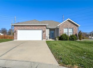 1000 SW Hoke Dr, Lees Summit, MO 64081