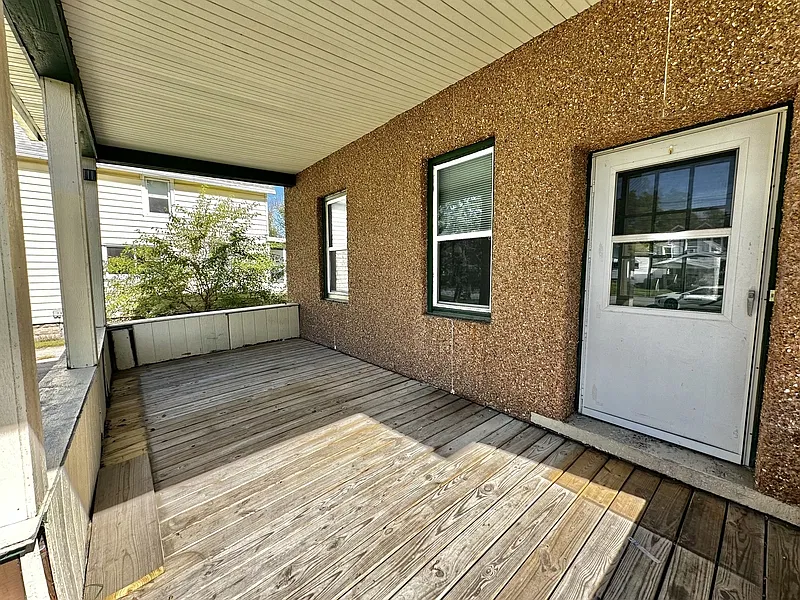 3 bed, 1.5 bath, $1,239 — Photo 3