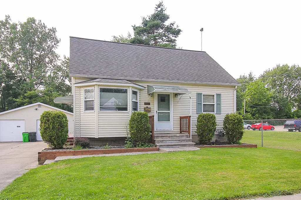 397 Runn St photo 1