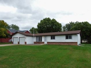 940 Xenia Ave NW, Elk River, MN 55330