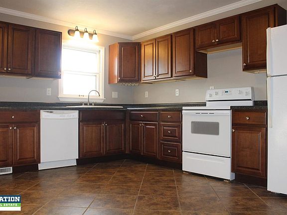4th image of 735 W Nance Ave
