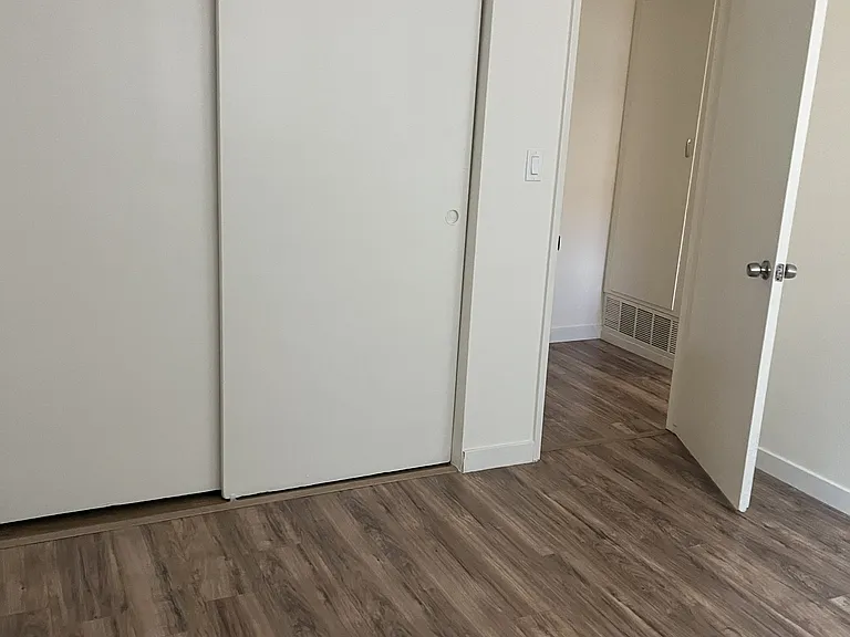 318 N Kodiak St #C — Photo 5
