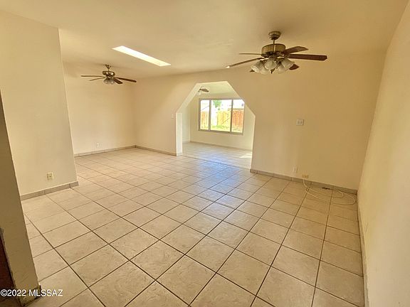 3rd image of 140 NE Freihage Dr