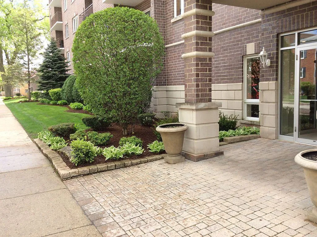 1327 Brown St — Photo 2