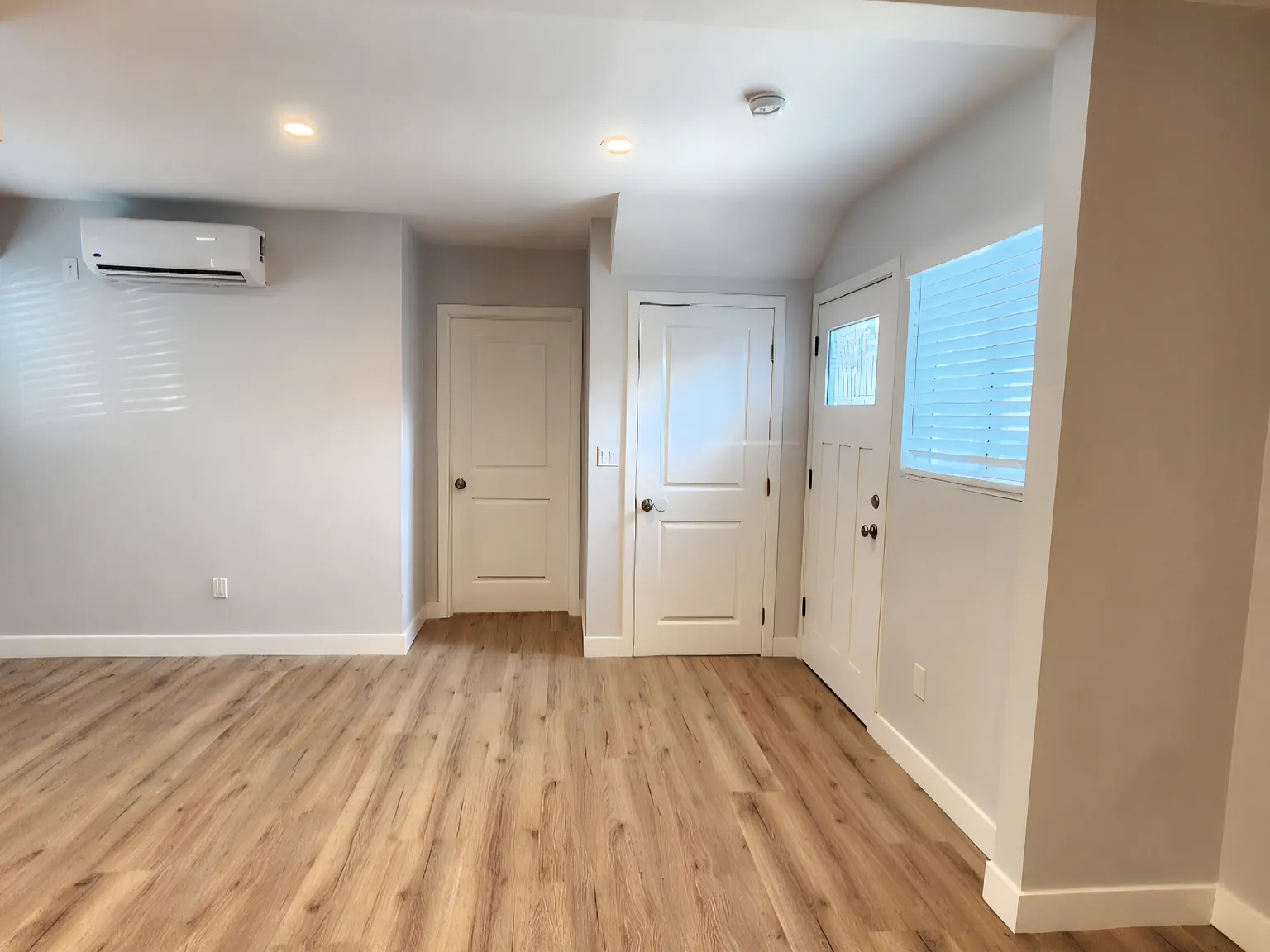 2 bed, 700 sqft, $2,900 — Photo 2