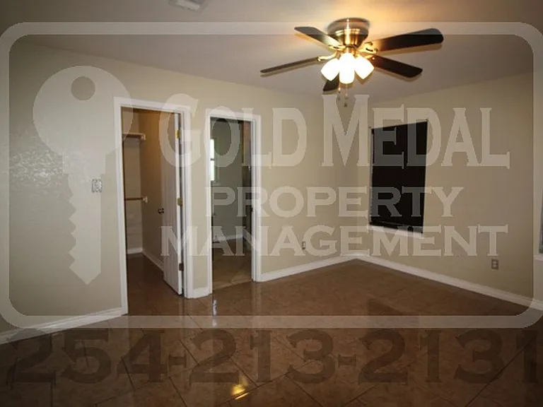 2405 Westwood Dr — Photo 10