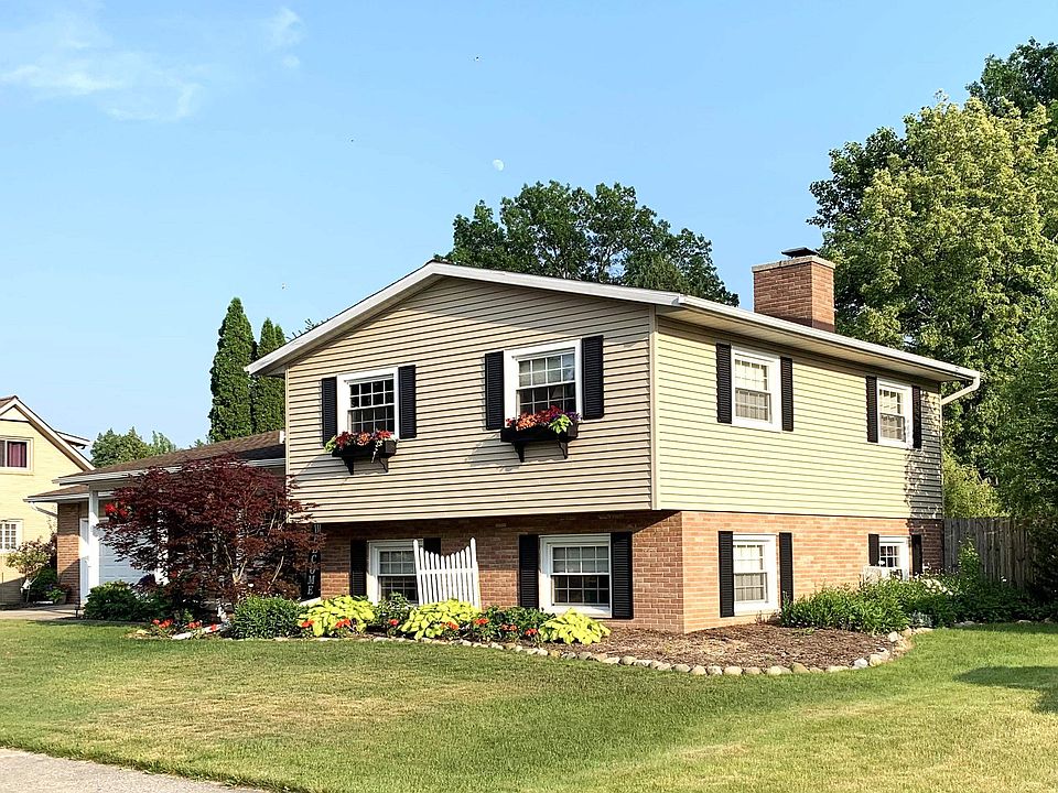 1st image of 3378 Parkway Dr
