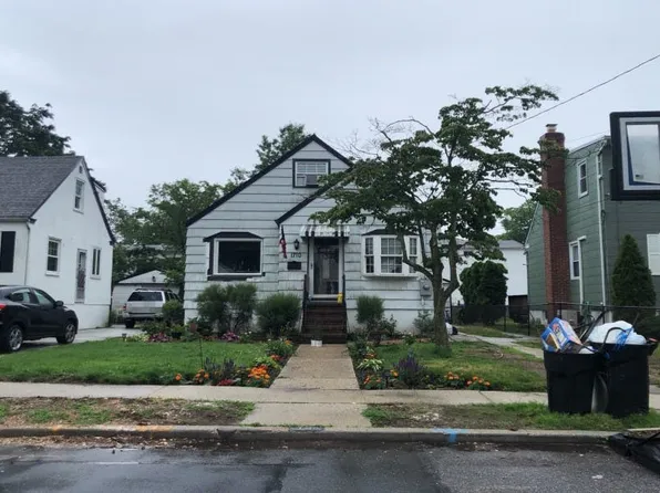 1710 Rugby Rd, Merrick, NY 11566