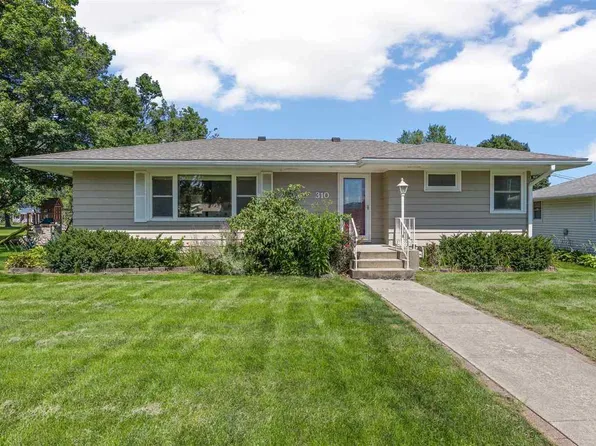310 E 2nd Ave, Lisbon, IA 52253