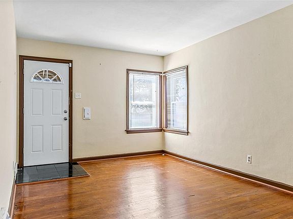 4th image of 7015 Plainview Ave