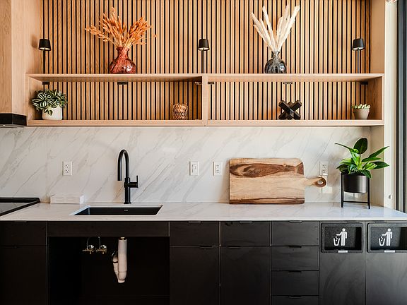 Entertainment Kitchen in Rivenwood Resident Lounge