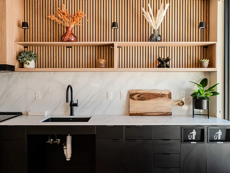 Entertainment Kitchen in Rivenwood Resident Lounge