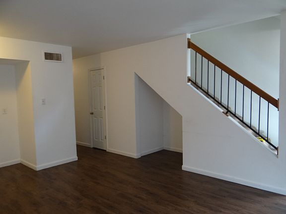 4th image of 2630 Kelli Dr #1