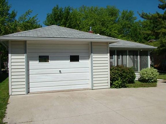 GARAGE AND SCREEN PORCH