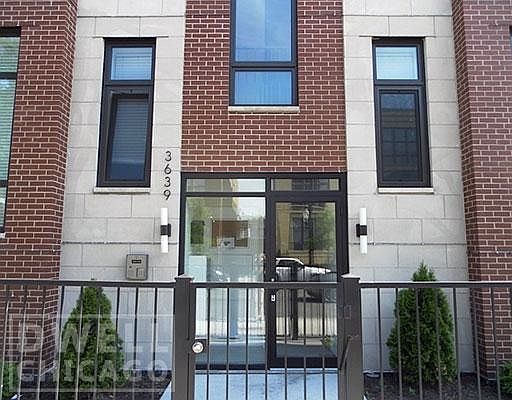 1st image of 3640 W Montrose Ave APT 3W