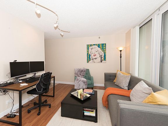 4th image of 200 N Dearborn St Unit 3701