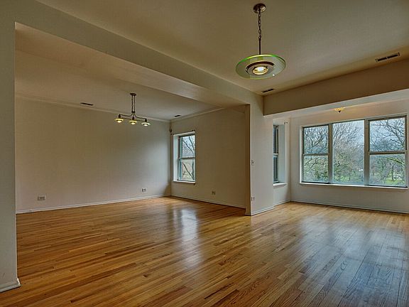 3rd image of 700 E 51st St #3W