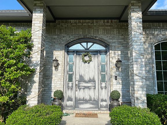 3rd image of 101 Trailwood Cir