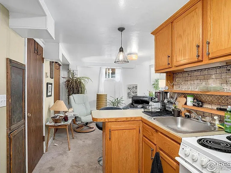 2 bed, 800 sqft, $2,600 — Photo 3