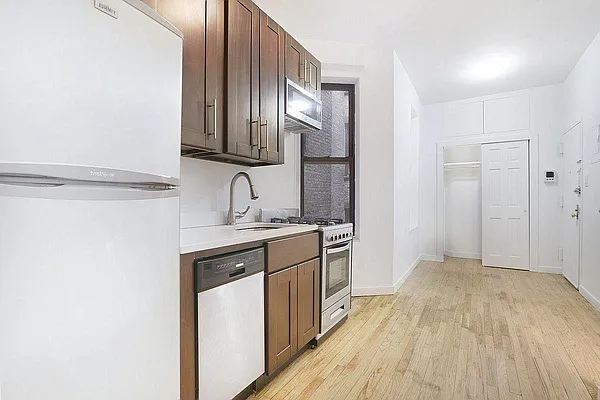 Rented by Living New York | media 8