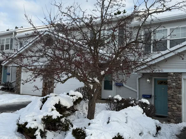 242 Timblin Dr #3, Kewaskum, WI 53040